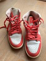 Nike Air Jordan - Iconische Sneakers!, Ophalen of Verzenden, Gedragen, Rood, Sneakers of Gympen