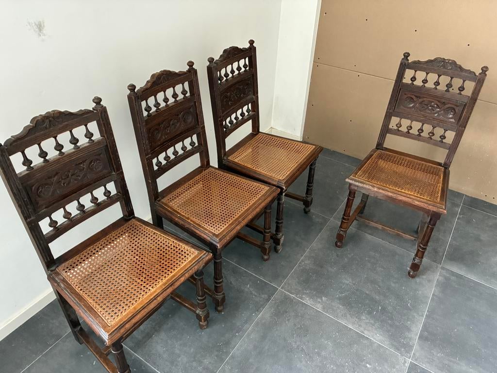 4 Antieke Franse Henri II style stoelen met houtsnijwerk, Ophalen