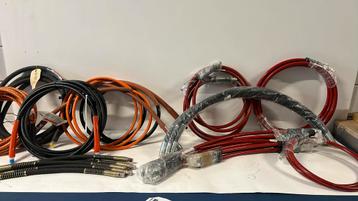 Hydraulische slangen. 700BAR. VELE SOORTEN EN MATEN. BEL beschikbaar voor biedingen