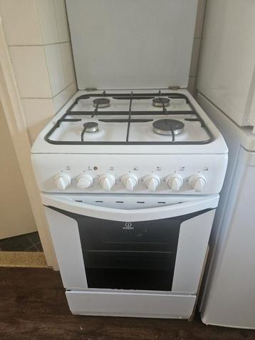 Indesit Gasfornuis met Oven beschikbaar voor biedingen