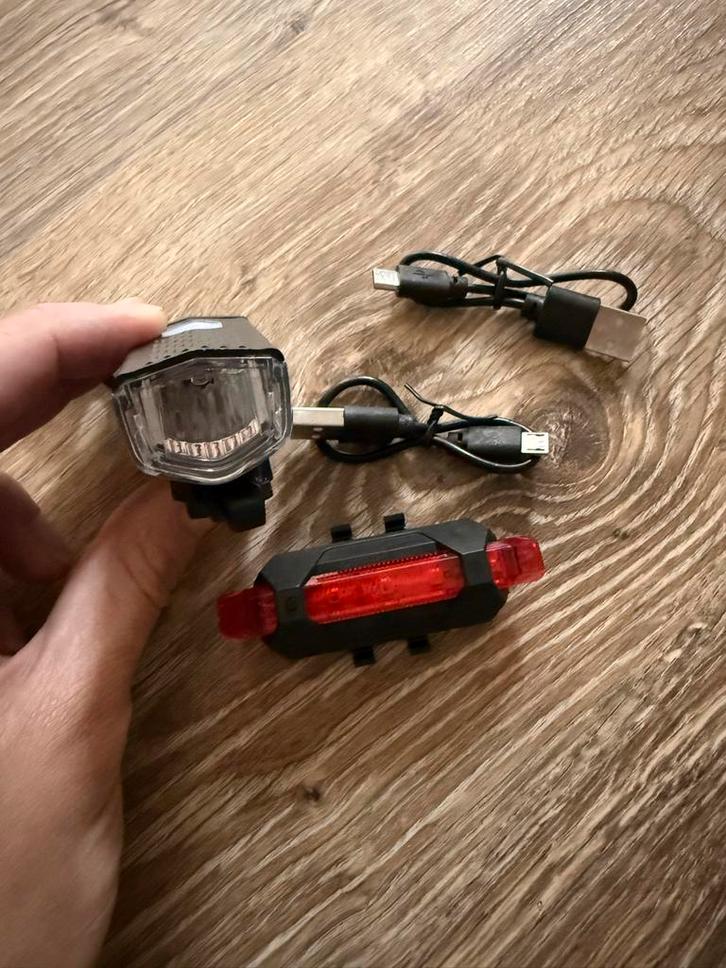 Oplaadbare Fietslampjes - Set Voor & Achter, Fietsen en Brommers, Fietsaccessoires | Fietsverlichting, Verlichtingsset, Nieuw