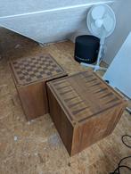 2x Speelse bijzettafels: backgammon & schaken | massief hout, Minder dan 55 cm, Gebruikt, Vierkant, Ophalen