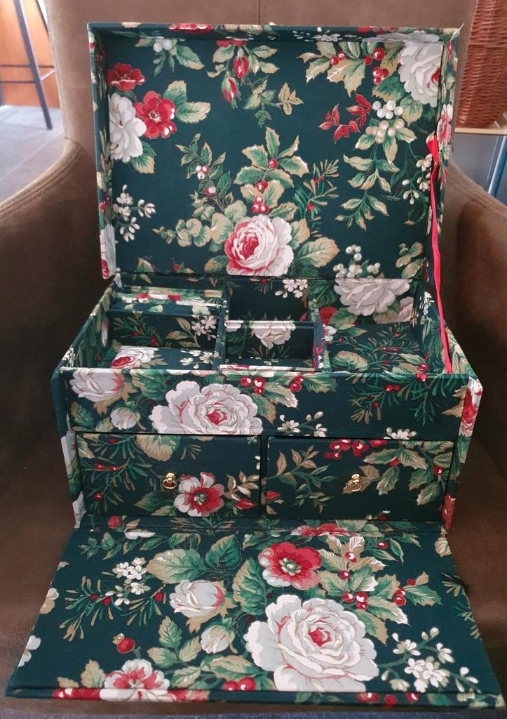 vintage rozen stof frans juwelen bijouterie doos, Antiek en Kunst, Curiosa en Brocante, Verzenden