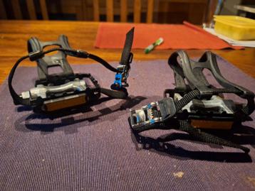 Mountainbike trappers met lichte roest beschikbaar voor biedingen