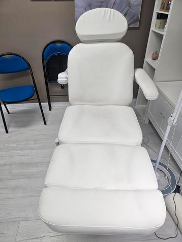 Behandelstoel voor pedicure of schoonheidsspecialiste.  beschikbaar voor biedingen