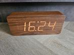 Houten Digitale Wekker Karlsson, Ophalen of Verzenden, Zo goed als nieuw, Digitaal, Wekker of Tafelklok