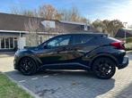 Toyota C-HR 1.8 Hybrid Adventure Black Edition CVT 2019, Auto's, Zwart, 4 cilinders, USB, 26 km/l