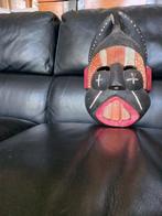 Fraai beschilderd Afrikaans masker  hoog 32 cm , breed 22 cm, Ophalen