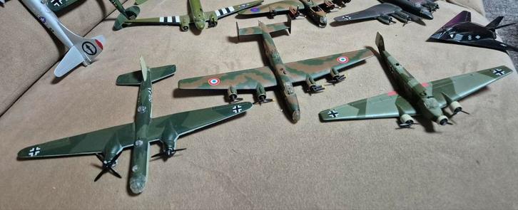 11 metalen vliegtuigen, Hobby en Vrije tijd, Modelbouw | Vliegtuigen en Helikopters, Gebruikt, 1:72 tot 1:144, Overige merken