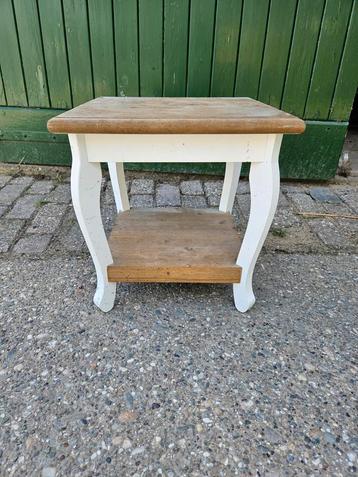 Landelijke Bijzettafel 40x40 beschikbaar voor biedingen