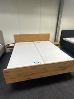 Showroom model ledikant Lotus - Natuurlijke uitstraling!, Ophalen, Bruin, 180 cm, 200 cm