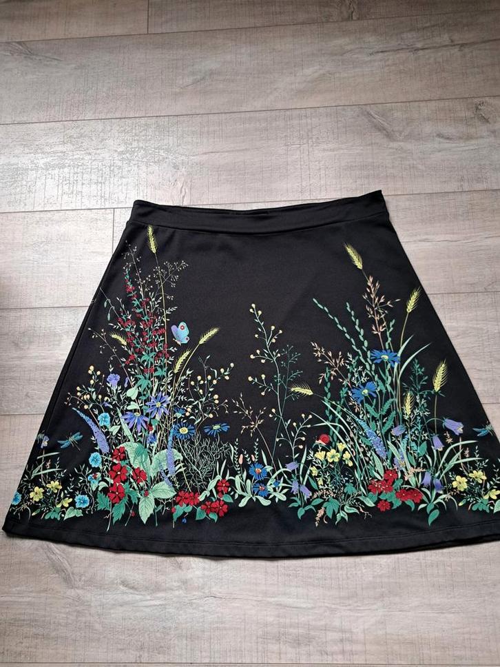 Zwarte A lijn rok met bloemenprint King Louie maat L  zgan, Kleding | Dames, Rokken, Zo goed als nieuw, Maat 42/44 (L), Zwart