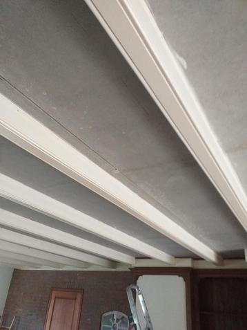 Te koop plafond balken machief vurenhout met kraallatten   beschikbaar voor biedingen