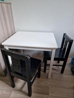 Te koop kindertafel met twee stoeltjes hout, Ophalen, Tafel(s) en Stoel(en)