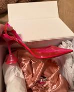 Amina Muaddi Holli glass PVC slingback pumps, Kleding | Dames, Ophalen, Nieuw