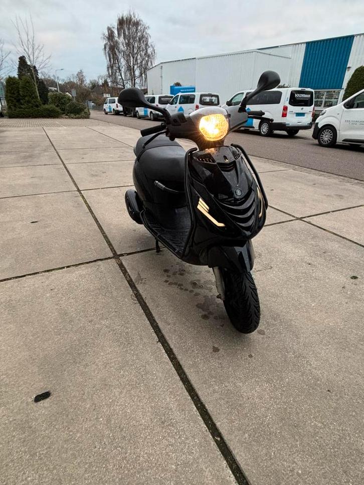 Piaggio zip |  50cc 4t | iGet 2019 | (injectie), Fietsen en Brommers, Scooters | Piaggio, Zo goed als nieuw, Zip, Maximaal 45 km/u