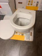 Twee toiletpotten hangend Villeroy & Boch met toiletbril wit, Ophalen, Gebruikt, Steen, Toilet