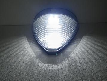 Velamp SL235 met bewegingssensor, zonnecel en batterijen beschikbaar voor biedingen