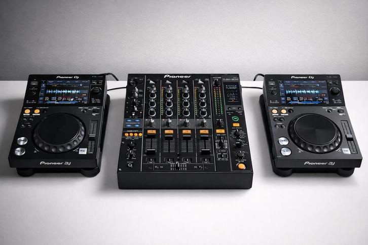 TE HUUR: Pioneer DJM-800 mixer met 2x XDJ-700 USB spelers, Muziek en Instrumenten, Dj-sets en Draaitafels, Gebruikt, Dj-set, Pioneer