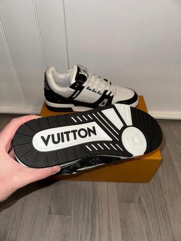 LV Louis Vuitton Trainers beschikbaar voor biedingen