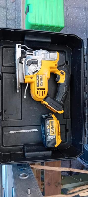 DCS331N Dewalt zaagmachine body met 5.0Ah beschikbaar voor biedingen