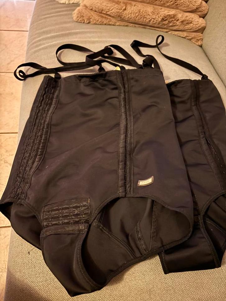 Voe compressiekleding maat M 2 stuks, Kleding | Dames, Ondergoed en Lingerie, BH, Ophalen