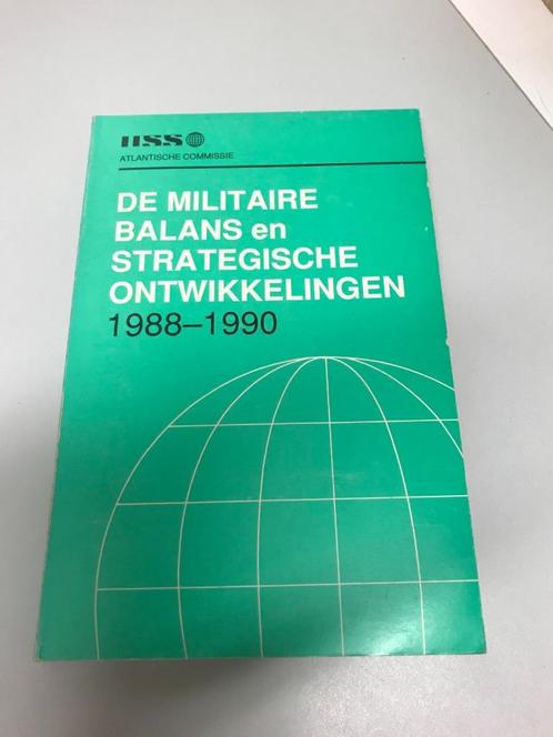 De militaire balans en strategische ontwikkelingen, Boeken, Oorlog en Militair, Gelezen, 1945 tot heden, Ophalen of Verzenden