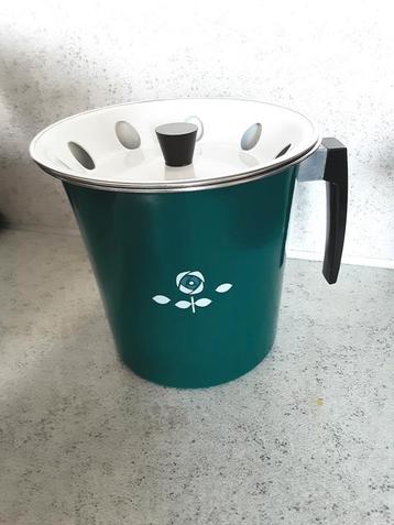 Melkkoker vintage beschikbaar voor biedingen