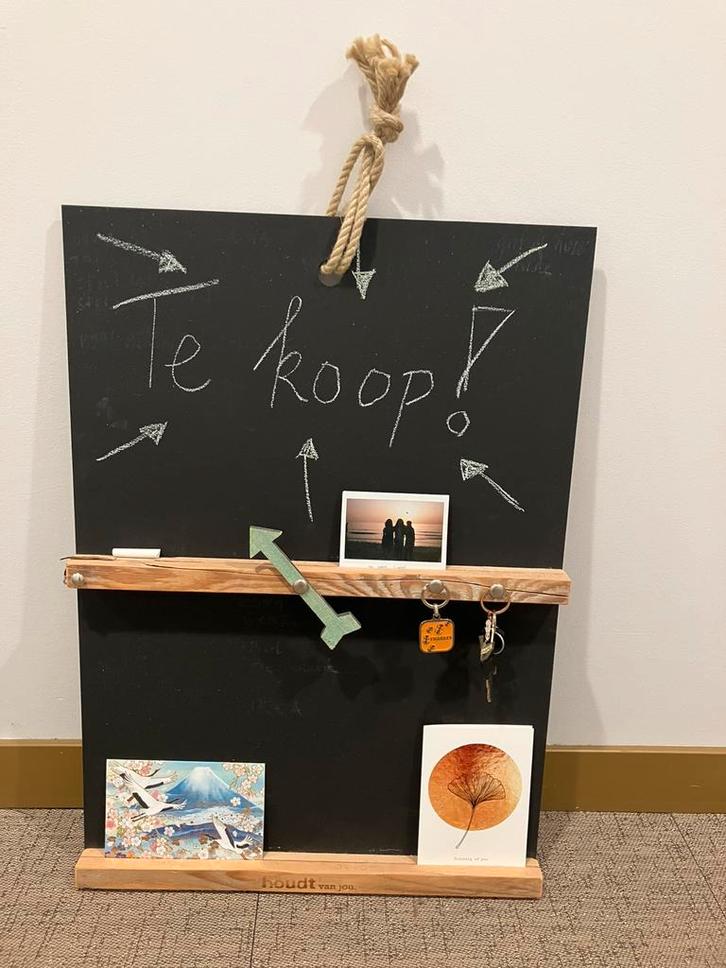 Speels Krijtbord met ophanghaakjes en hout en touw, Huis en Inrichting, Woonaccessoires | Memoborden, Zo goed als nieuw, Overige typen