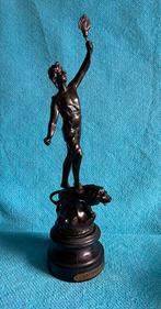 Decoratief bronsachtig beeldje van een man., Antiek en Kunst, Ophalen of Verzenden