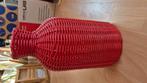 Vaas 30 cm,jaren 80,  rood plastic riet, Ophalen of Verzenden, Minder dan 50 cm, Rood, Glas