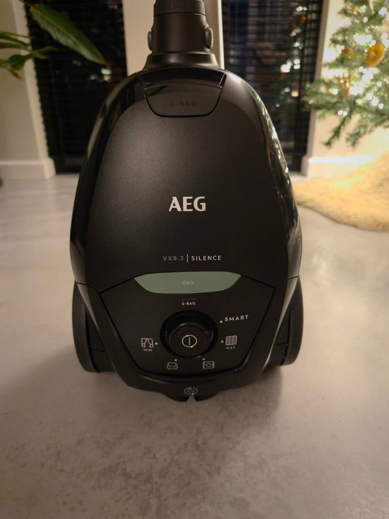 Zgan AEG VX8.2 Silence stofzuiger, Ophalen, Zo goed als nieuw