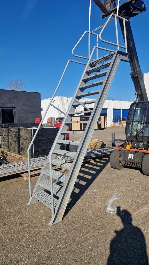 Stalentrap gegalvaniseerd vluchttrap noodtrap steektrap 261, Doe-het-zelf en Verbouw, Ladders en Trappen, Gebruikt, Trap, 2 tot 4 meter
