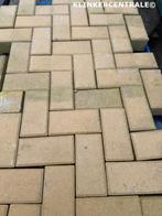 20m2 geel nieuwe betonklinkers oprit terras bkk bssstraatst., Info@morssinkhof-groep.nl, Verzenden, Klinkers, Nieuw