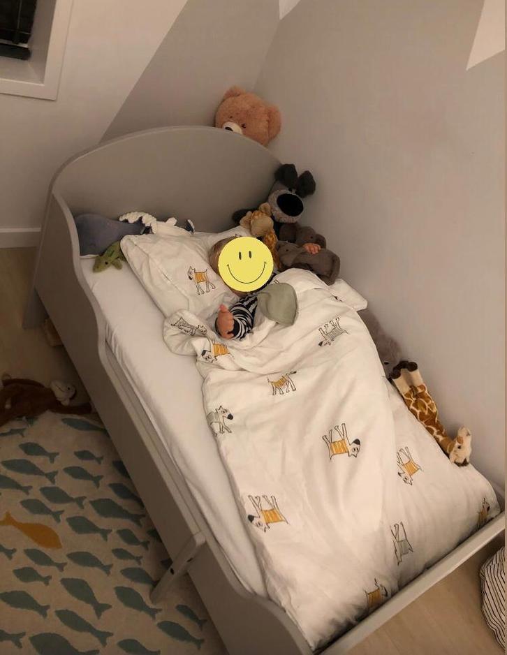 Ikea Trogen meegroei bed grijs, Kinderen en Baby's, Kinderkamer | Bedden, Gebruikt, 140 tot 160 cm, 85 tot 100 cm, Lattenbodem