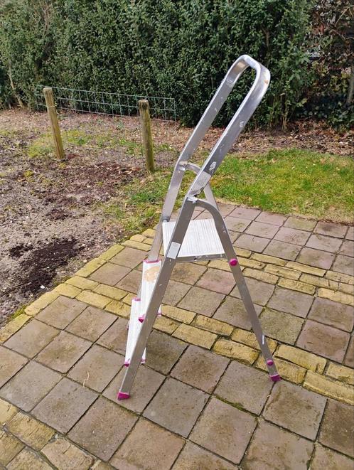 Lichtgewicht aluminium keukentrapje 3 treden, Doe-het-zelf en Verbouw, Ladders en Trappen, Zo goed als nieuw, Minder dan 2 meter