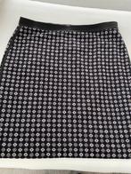 Michelle rok zwart met witte en paarse print maat 46, Kleding | Dames, Rokken, Zwart, Maat 46/48 (XL) of groter, Ophalen of Verzenden