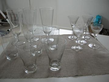 14 oude antieke glazen met geslepen glas samen €10.00.  beschikbaar voor biedingen