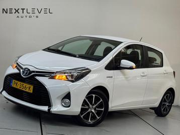 Toyota Yaris 1.5 Hybrid Trend Bi-Tone Navigatie Camera Lm Ve beschikbaar voor biedingen
