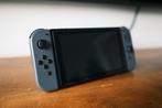Nintendo Switch V2 (zoals nieuw) + Super Smash Bros, Spelcomputers en Games, Ophalen of Verzenden, Zo goed als nieuw, Met 2 controllers