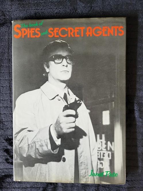 The book of Spies and Secret Agents (o.a. James Bond), Boeken, Film, Tv en Media, Gelezen, Filmspecifiek, Verzenden