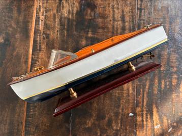 Houten speedboot Pedrazzini handwerk 1960 schaalmodel beschikbaar voor biedingen