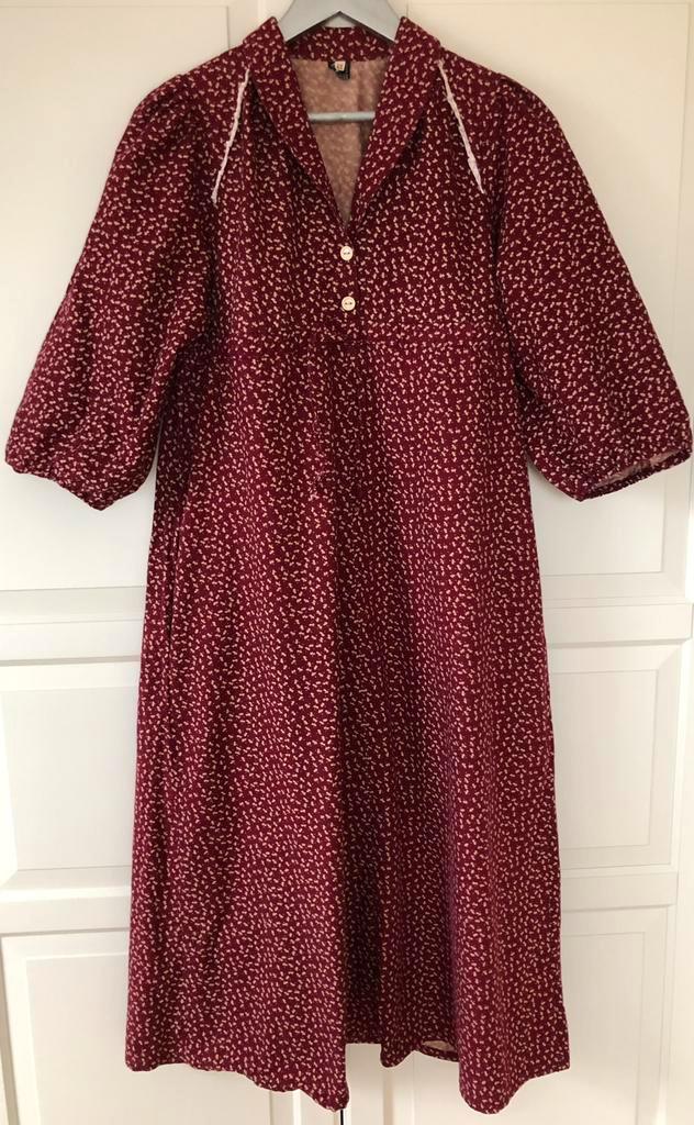 Vintage donkerrode jurk maat 42., Kleding | Dames, Jurken, Zo goed als nieuw, Maat 42/44 (L), Rood, Onder de knie, Ophalen of Verzenden