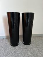 2 glazen vazen zwart 40 cm hoog, Huis en Inrichting, Woonaccessoires | Vazen, Minder dan 50 cm, Glas, Ophalen of Verzenden, Zo goed als nieuw