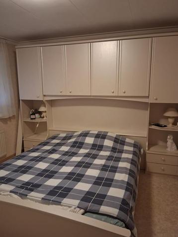 Mooie grote slaapkamer beschikbaar voor biedingen