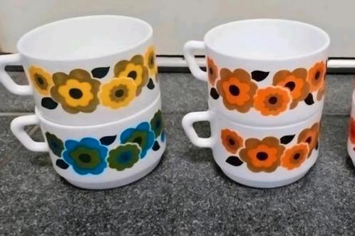 Verzameling vintage arcopal servies theeglazen, Huis en Inrichting, Keuken | Servies, Kop(pen) en/of Schotel(s), Overige stijlen