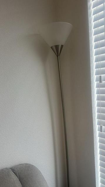 Lamp beschikbaar voor biedingen