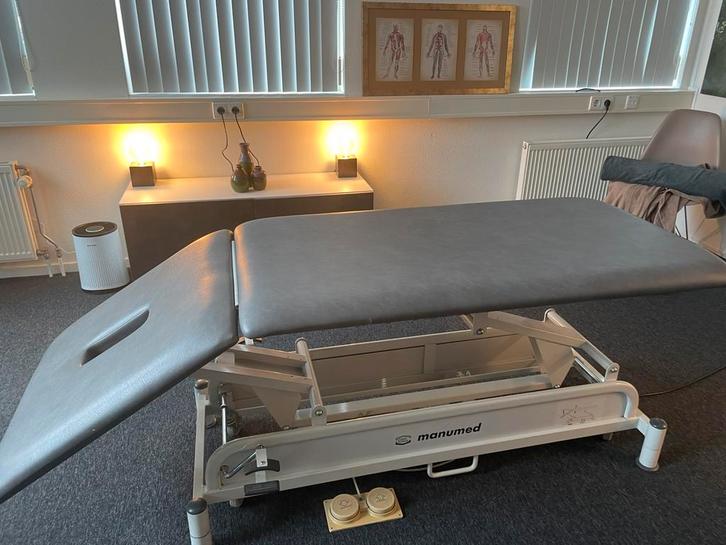 Elektrische Enraf Nonius Manumed behandeltafel massage tafel, Sport en Fitness, Massageproducten, Zo goed als nieuw, Massagetafel