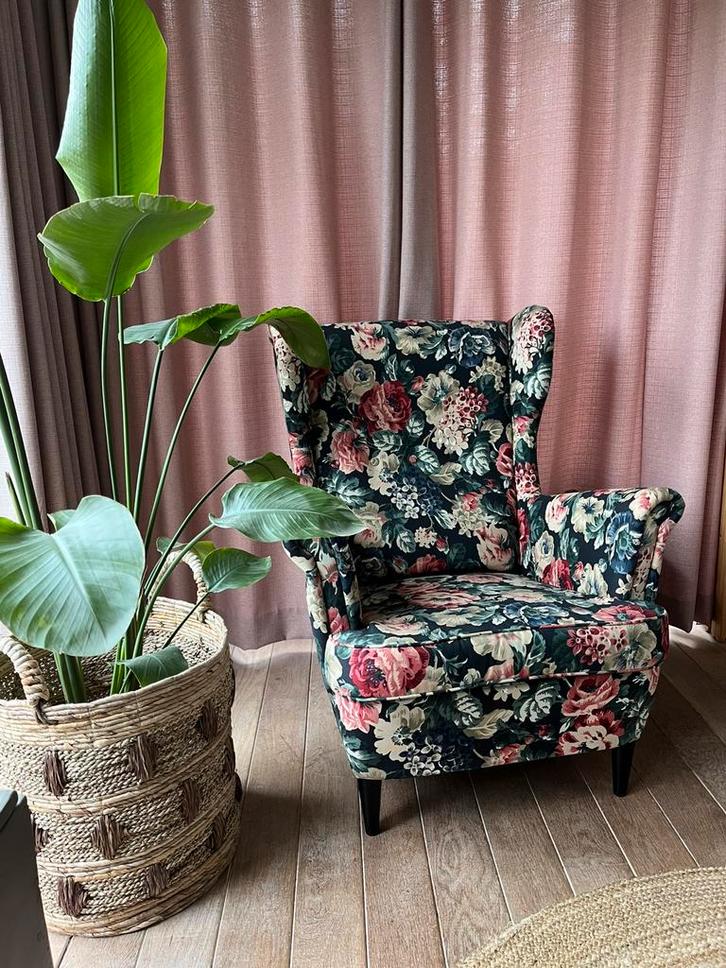 IKEA Strandmon fauteuil met bloemenprint in perfecte staat, Huis en Inrichting, Fauteuils, Zo goed als nieuw, 75 tot 100 cm, Ophalen
