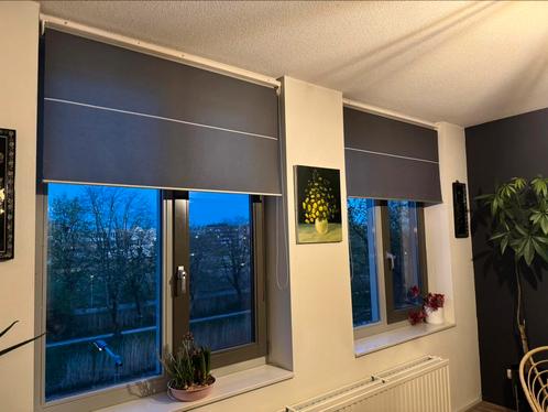 Moderne rolgordijnen ( Jan Des Bouvrie)– in nette staat, Huis en Inrichting, Stoffering | Gordijnen en Lamellen, Gebruikt, 100 tot 150 cm